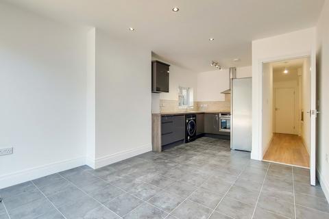 2 bedroom ground floor flat to rent, Leighton Gardens, Kensal Rise