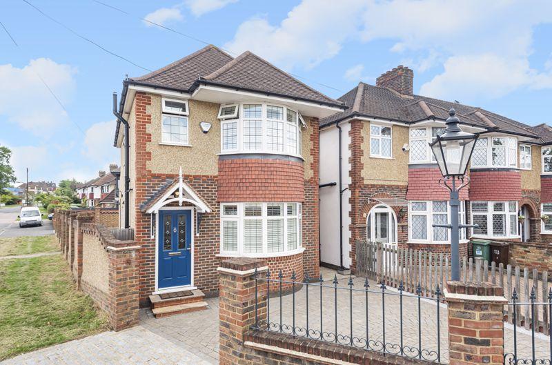 Dalmeny Road, Worcester Park 3 bed detached house £650,000