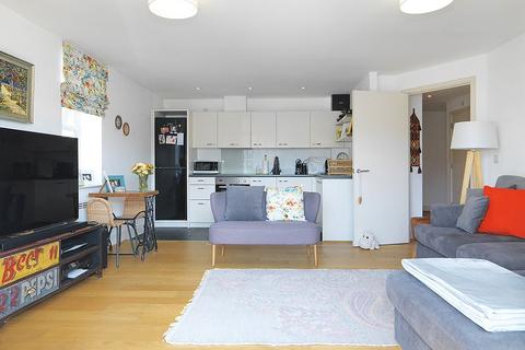 2 bedroom apartment to rent - Beaumont Drive, Worcester Park, KT4