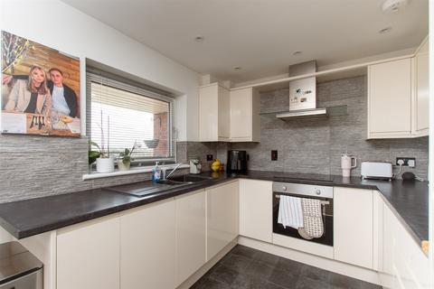 1 bedroom flat for sale, Spring Grove, Gravesend, Kent