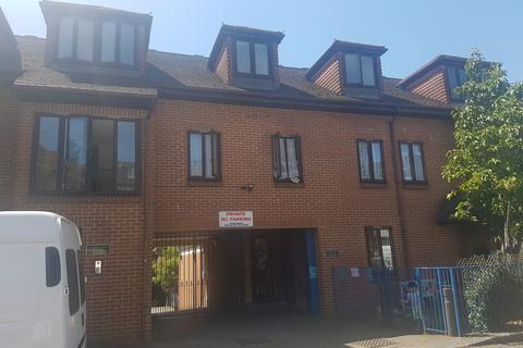2 bedroom flat to rent, Scout Way, NW7