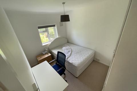 4 bedroom house to rent, Raymond Crescent, Onslow, GU2