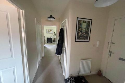 2 bedroom flat to rent, Marmaville Court, Mirfield