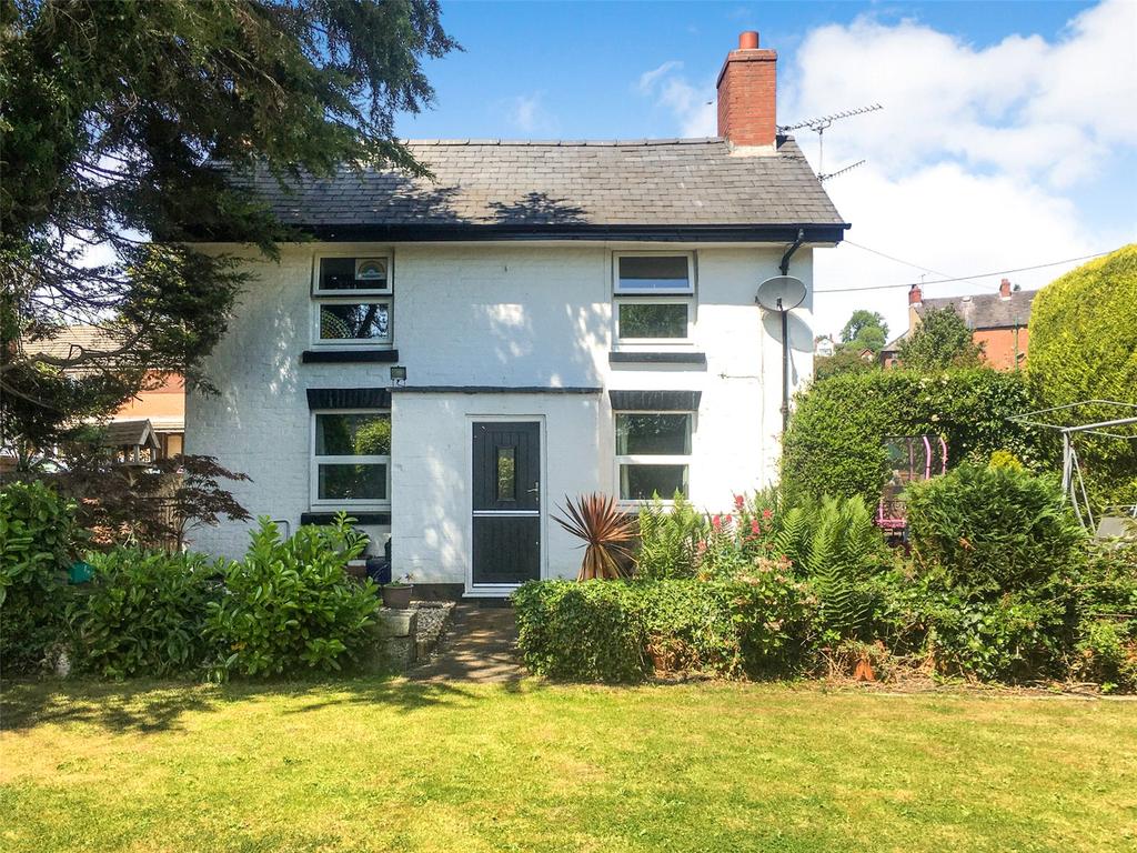 Salop Road, Welshpool, Powys, SY21 3 bed detached house £235,000