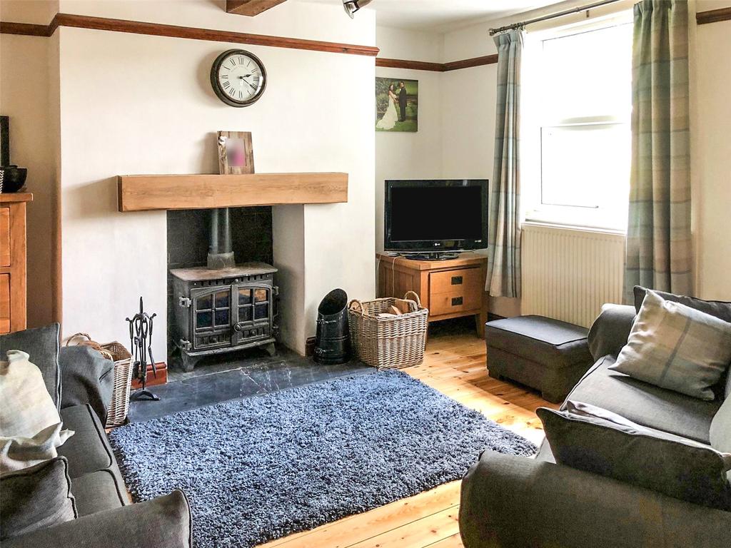 Salop Road, Welshpool, Powys, SY21 3 bed detached house £235,000