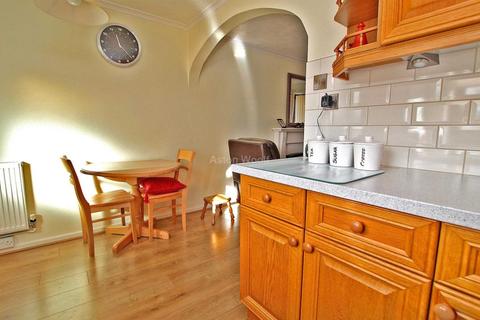 2 bedroom townhouse to rent - Ellesmere Close, Arnold NG5 7NB