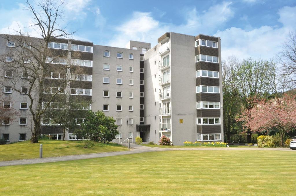 Norwood Park, Bearsden, East Dunbartonshire, G61 2RZ 3 bed flat £230,000
