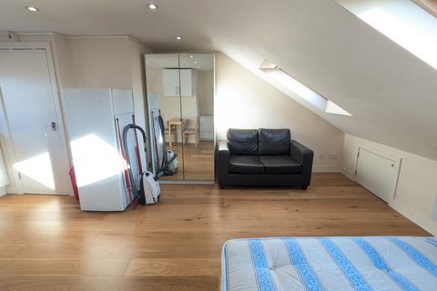 Studio to rent, High Road, Willesden NW10