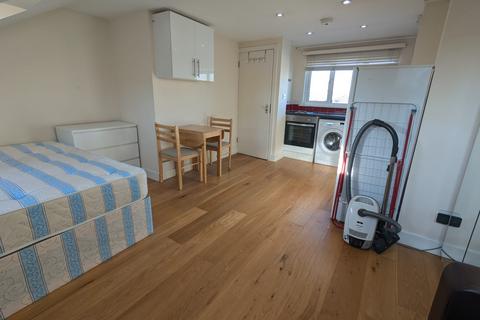 Studio to rent, High Road, Willesden NW10