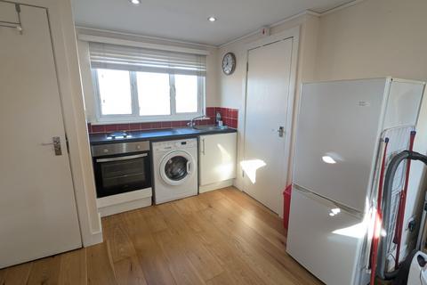 Studio to rent, High Road, Willesden NW10