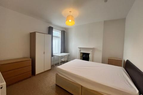 3 bedroom terraced house to rent, Swansea SA2