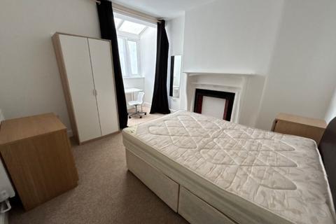 3 bedroom terraced house to rent, Swansea SA2