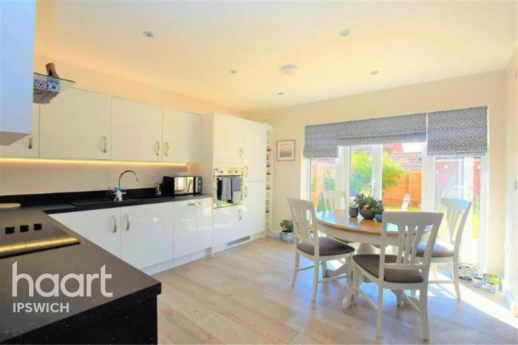 The Sandlings, Martlesham 3 bed detached house £1,100 pcm (£254 pw)