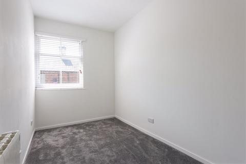 2 bedroom flat to rent, High Street, Walton-On-Thames