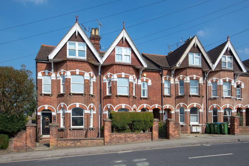 Hurst Road, Horsham 5 bed semidetached house £700,000