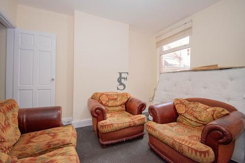 3 bedroom terraced house to rent, Rydal Street, Leicester