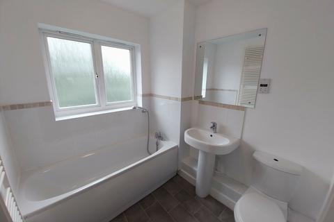 2 bedroom flat to rent, Edenbridge, Kent, TN8