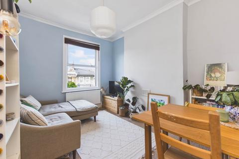 2 bedroom flat to rent, Chaucer Road, Herne Hill