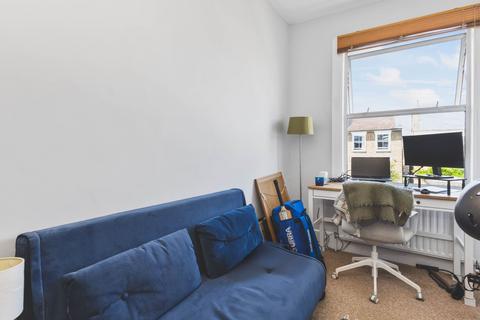 2 bedroom flat to rent, Chaucer Road, Herne Hill