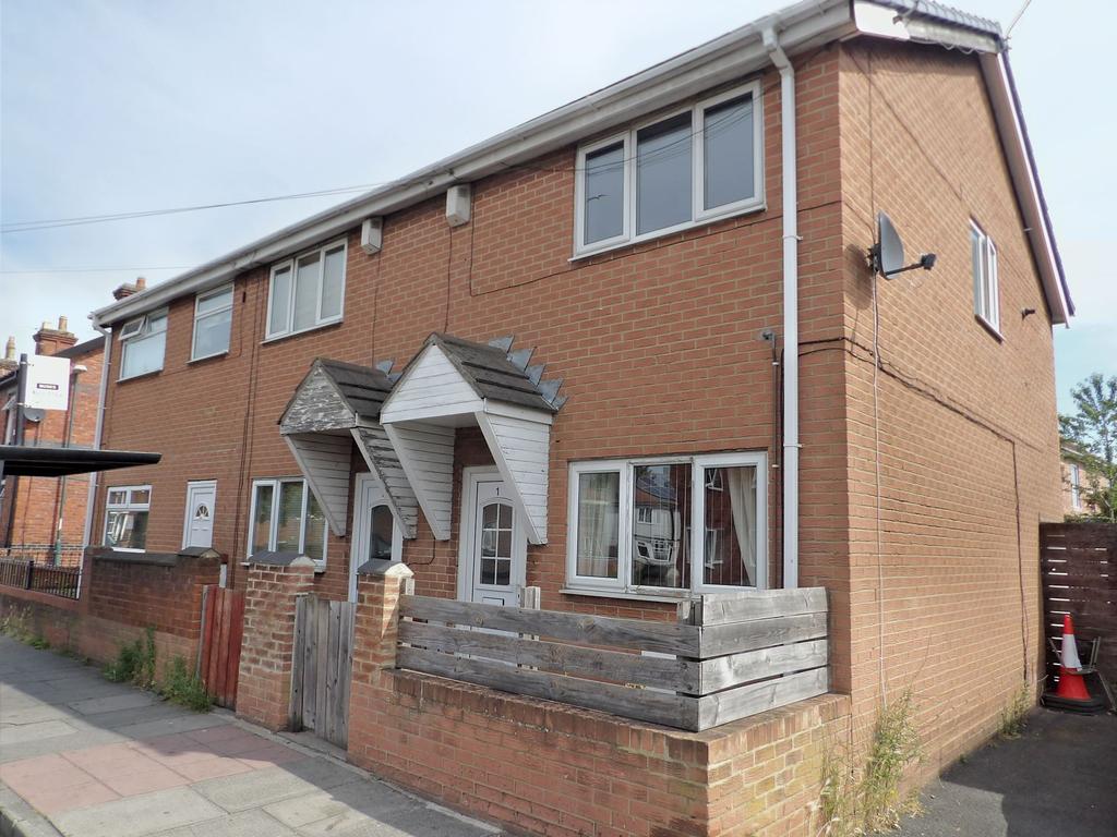 Wenlock Road, Simonside, South Shields, Tyne and Wear, NE34 9BA 2 bed