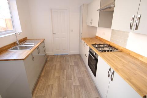 2 bedroom terraced house to rent, Long Street, Burton-On-Trent, DE15