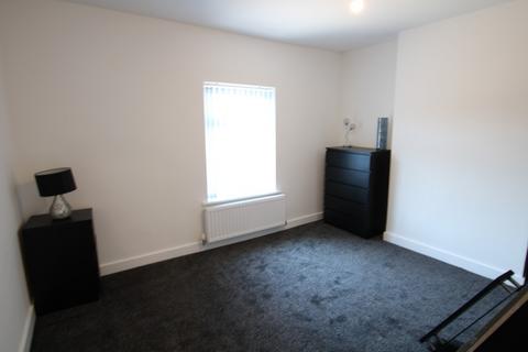 2 bedroom terraced house to rent, Long Street, Burton-On-Trent, DE15