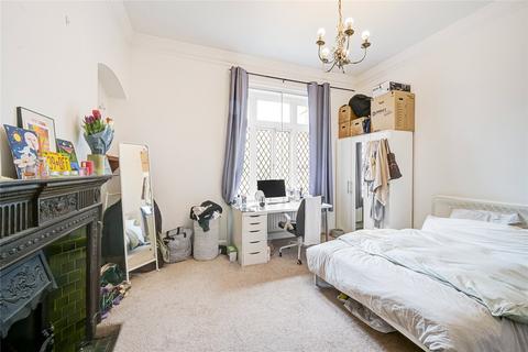 4 bedroom flat to rent, Earls Court Square, Earls Court, London