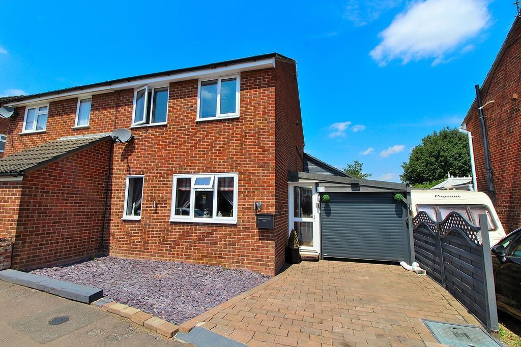 Honeysuckle Way, Witham, Essex, CM8 3 bed semidetached house for sale