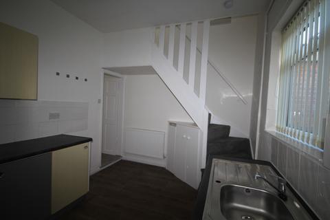 2 bedroom terraced house to rent, Clive Vale, Estcourt St, Hull, HU9