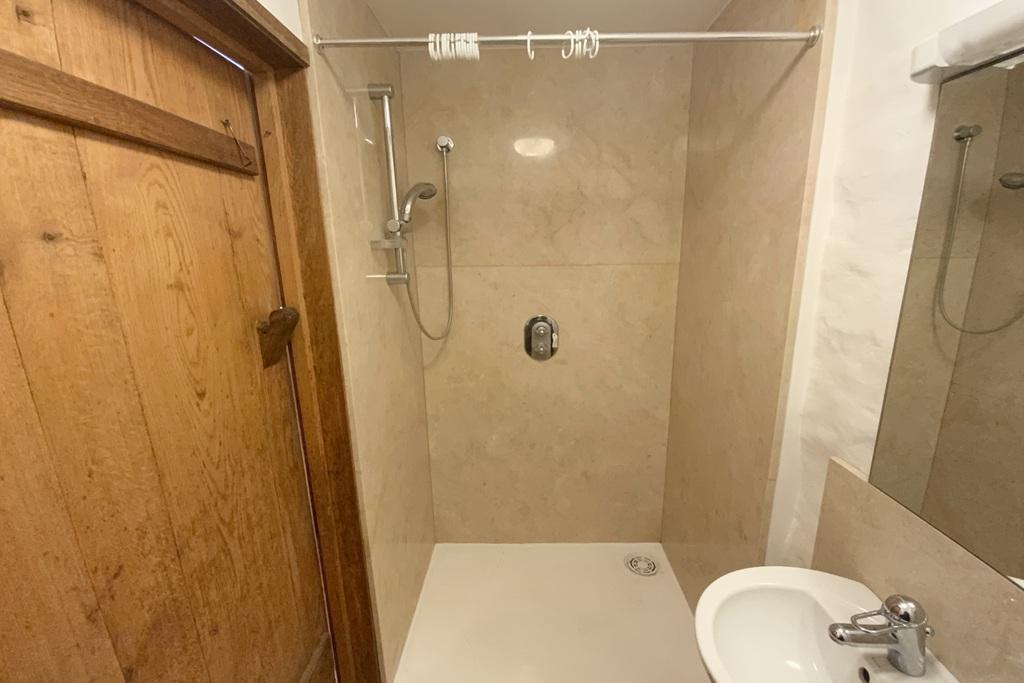 Downstairs cloakroom n Shower room