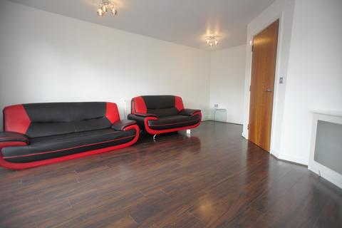 2 bedroom flat to rent, Christopher Court, Great North Way, Hendon, NW4