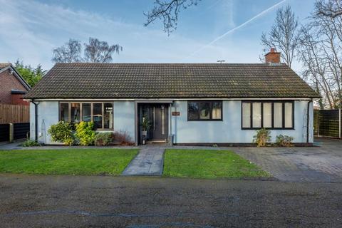 4 bedroom detached bungalow for sale, Effingham Junction