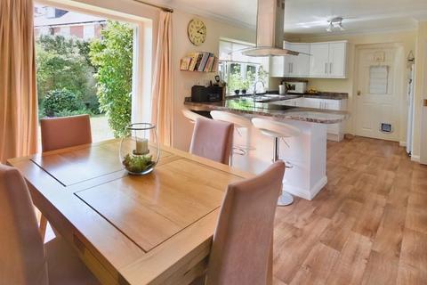 6 Forge Close, Farnham, GU9 9PX