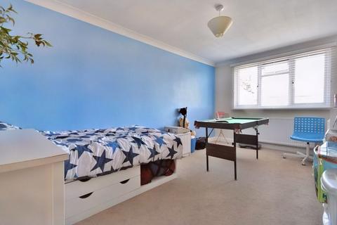 6 Forge Close, Farnham, GU9 9PX