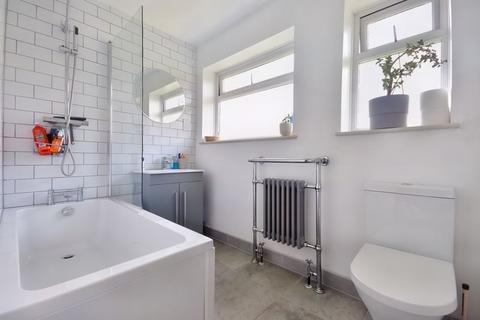 6 Forge Close, Farnham, GU9 9PX
