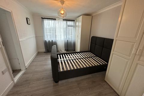 1 bedroom apartment to rent, Petts Hill, NORTHOLT, Middlesex, UB5