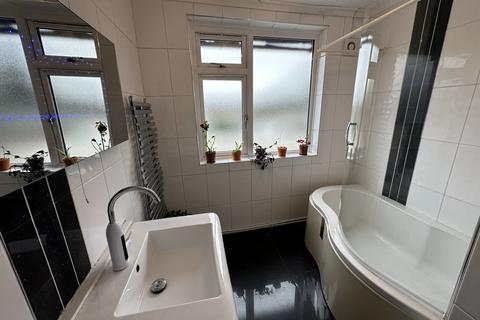 1 bedroom apartment to rent, Petts Hill, NORTHOLT, Middlesex, UB5