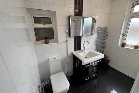 1 bedroom apartment to rent, Petts Hill, NORTHOLT, Middlesex, UB5