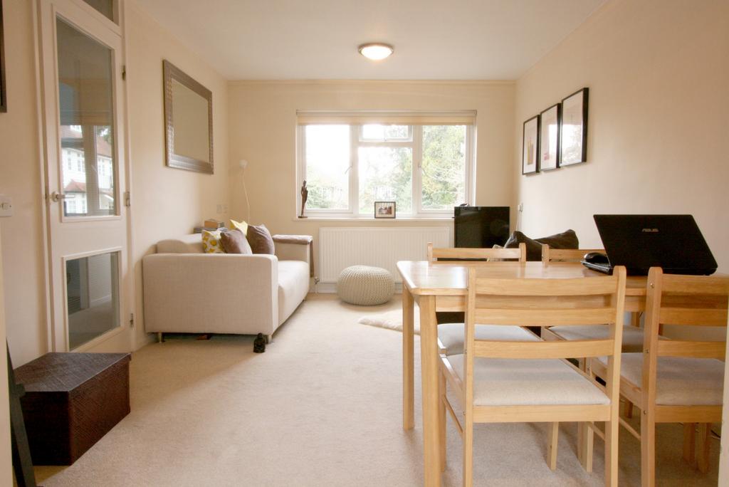 Dining Area &#43; Living room