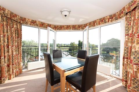 2 bedroom apartment to rent, Thames Court, Norman Place, Reading, Berkshire, RG1