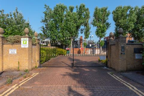 2 bedroom apartment to rent, Thames Court, Norman Place, Reading, Berkshire, RG1