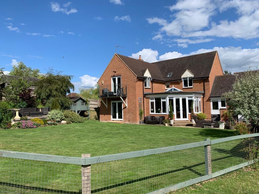 Banbury Road, Bloxham OX15 4PD 4 bed detached house £869,950