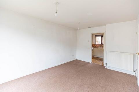 1 bedroom flat to rent, London Road, Thrupp