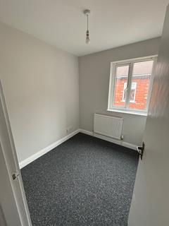 2 bedroom flat to rent, Warmsworth Road, Doncaster