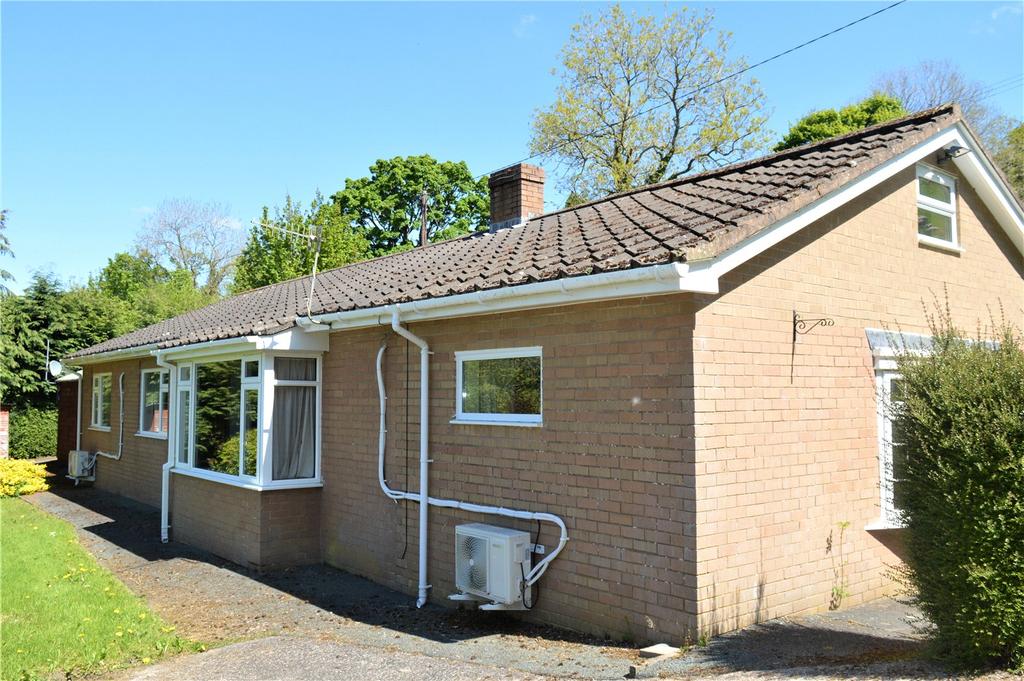 Llwyn, Upper Dolfor Road, Newtown, Powys, SY16 3 bed bungalow £650