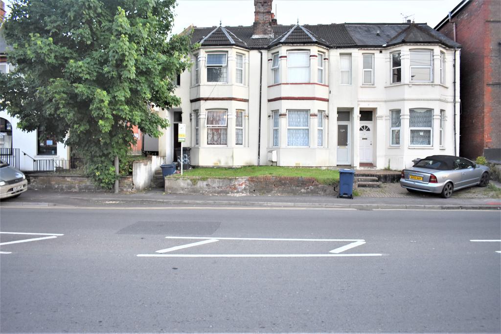 Desborough Road, High HP11 3 bed terraced house for sale £350,000