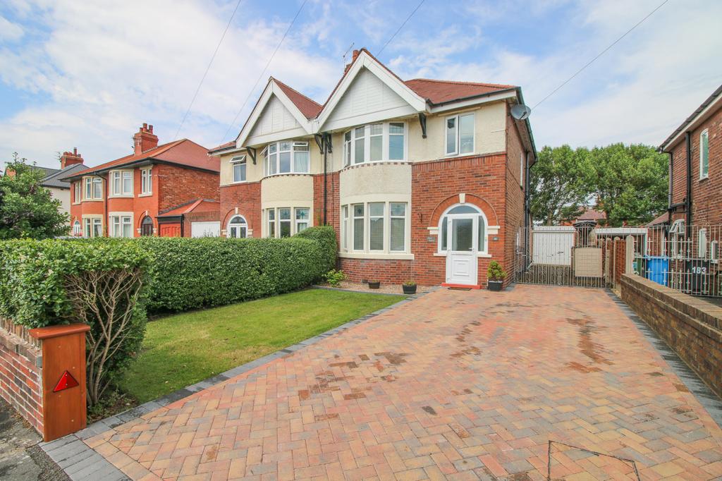 St. Leonards Road East, Lytham St. Annes, FY8 3 bed semidetached house