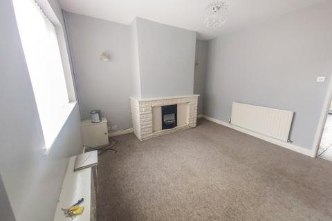 2 bedroom terraced house to rent, Main Road,