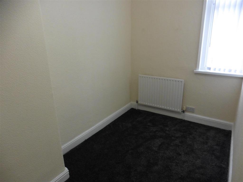Bedroom 2 (Rear)