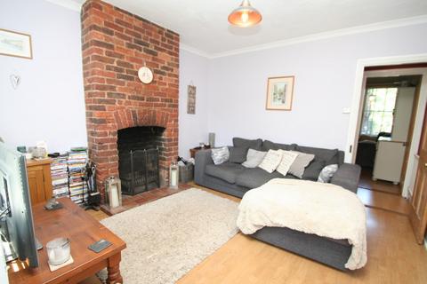 3 bedroom terraced house to rent, Common View, Tunbridge Wells TN4